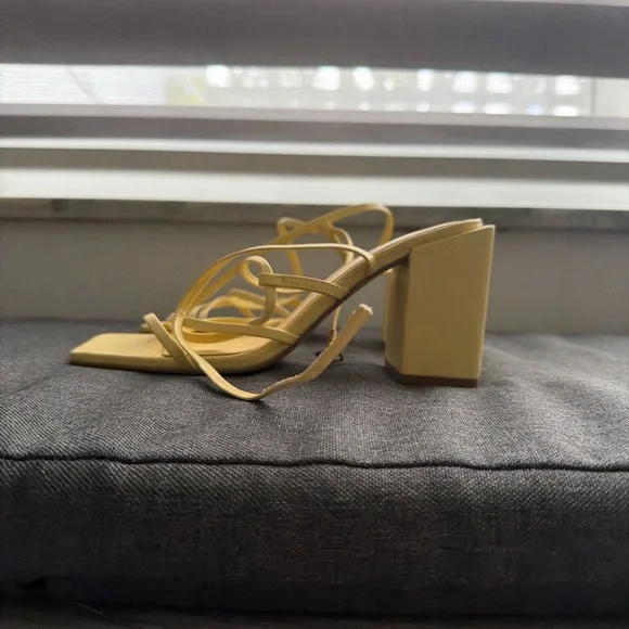 Zara Pale Yellow Strappy Square-Toe Block Heel Sandals - Picture 2 of 2